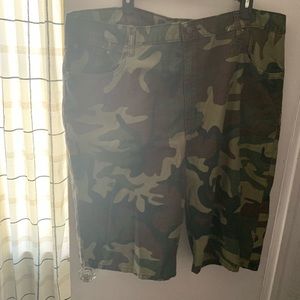 Levi’s camouflage shorts size 42 men’s